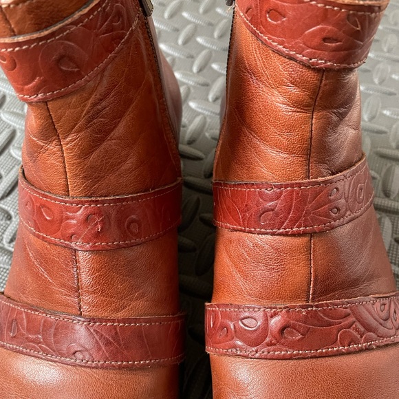 Leather Ankle boots with inside zippers and floral patterns - Picture 6 of 14